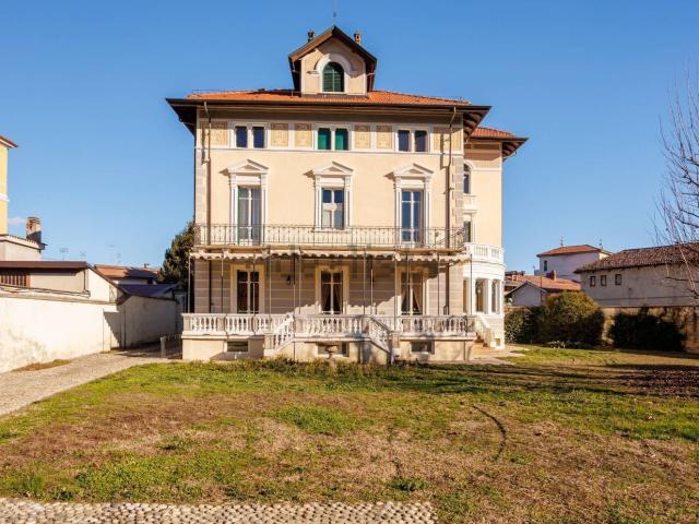 Case e ville in vendita di 540 m² in Via Roma