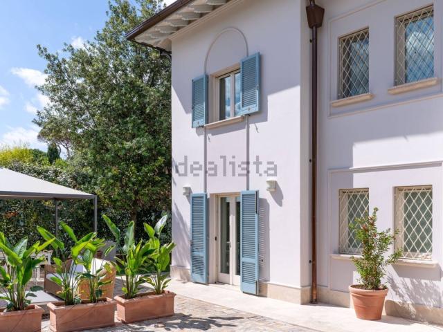 Case e ville in vendita di 540 m² in Via Versilia