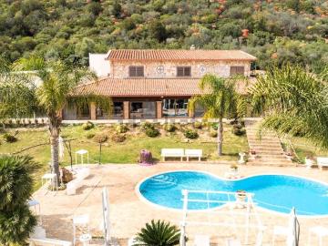 Case e ville in vendita di 540 m² in Località parrucu