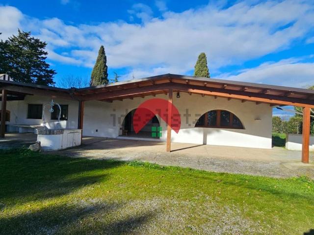 Case e ville in vendita di 540 m² in Strada Provinciale Matera Gioia del Colle