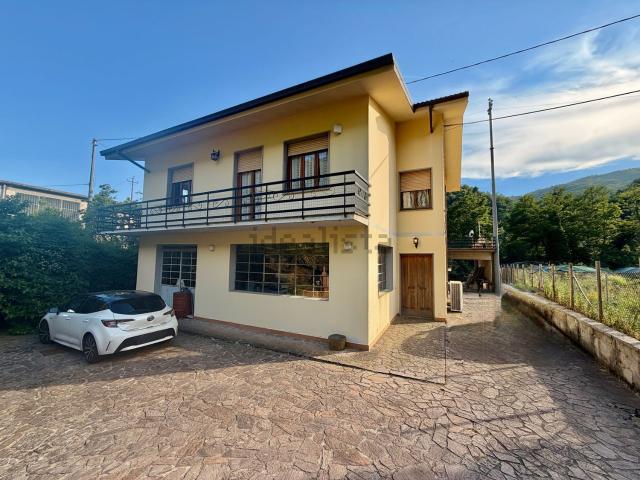 Case e ville in vendita di 541 m² in Via Fagno