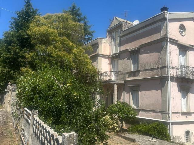 Case e ville in vendita di 541 m² in Contrada festola
