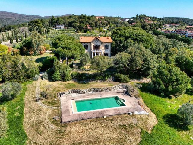 Case e ville in vendita di 542 m²