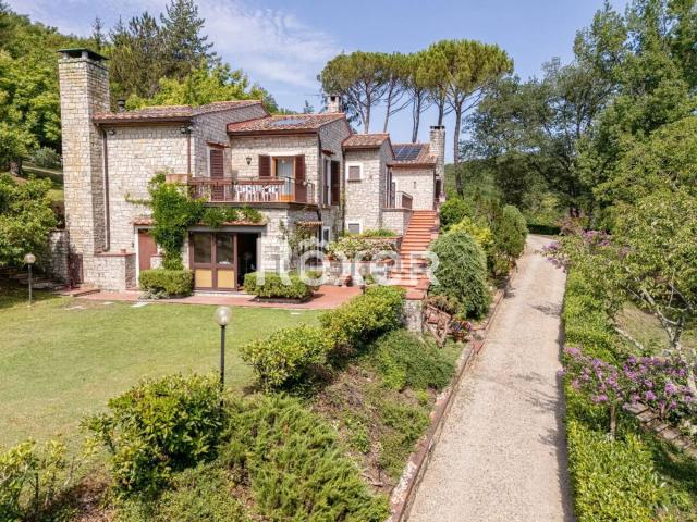 Case e ville in vendita di 542 m² in Via Faentina, 44