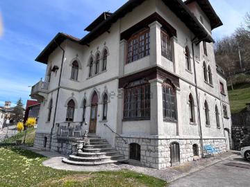 Case e ville in vendita di 542 m² in Via Nazionale