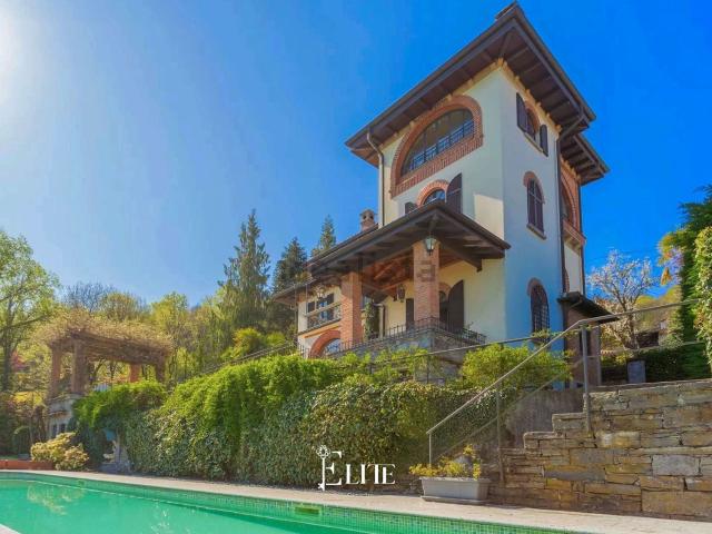 Case e ville in vendita di 543 m² in Salita per Brisino, 11