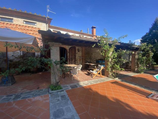 Case e ville in vendita di 545 m² in Via di San Piero in Vincio
