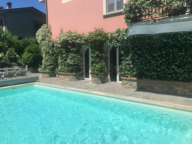 Case e ville in vendita di 545 m² in Viale Pietro Mascagni
