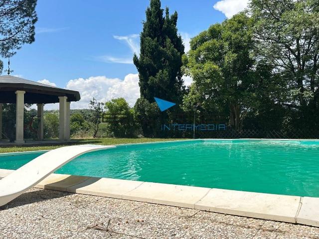Case e ville in vendita di 545 m² in Strada Comunale San Paolo