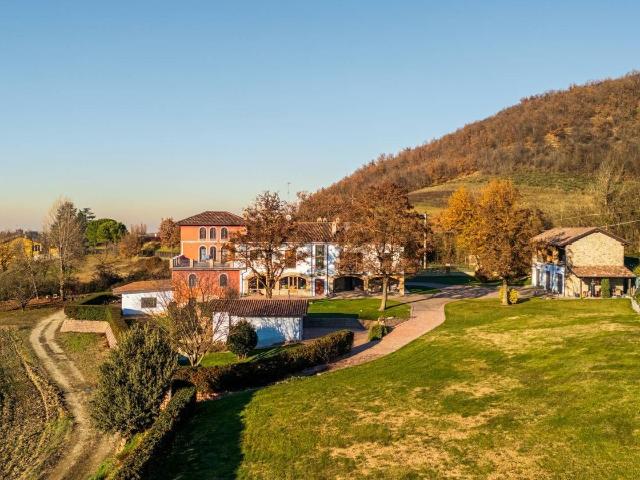 Case e ville in vendita di 546 m² in Strada Clementina, 16