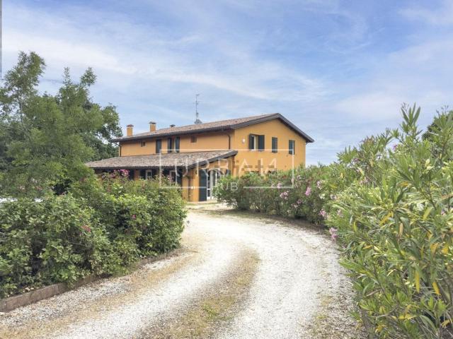 Case e ville in vendita di 547 m² in Via Cavaliera