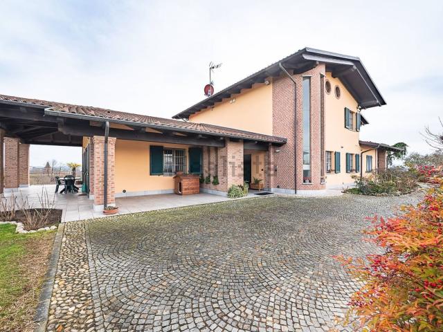 Case e ville in vendita di 547 m² in Via Cellarengo, 20