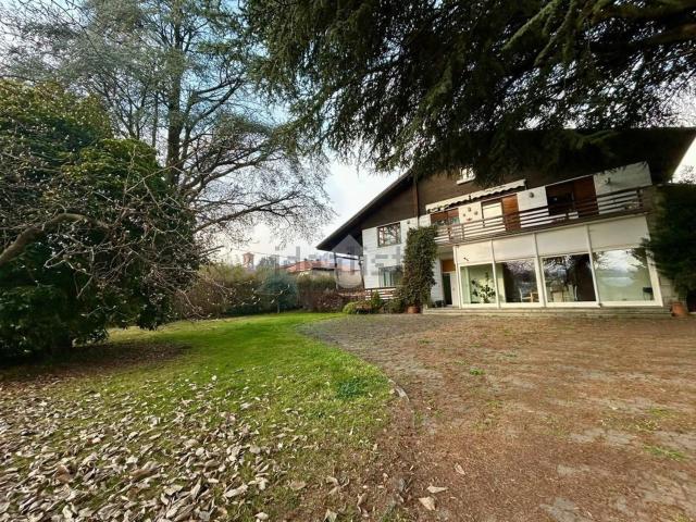 Case e ville in vendita di 549 m² in Via Levone, 9