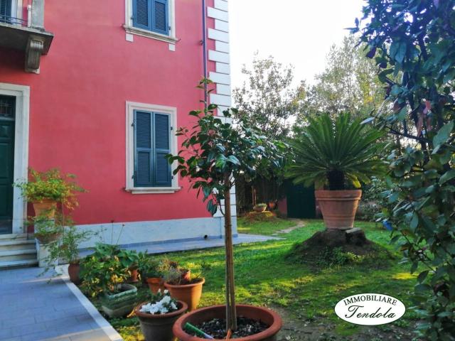 Case e ville in vendita di 550 m²