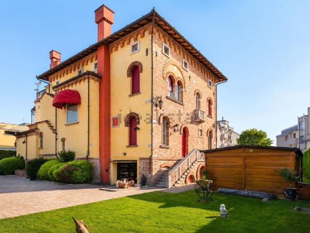 Case e ville in vendita di 550 m²