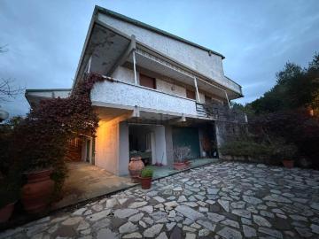 Case e ville in vendita di 550 m²