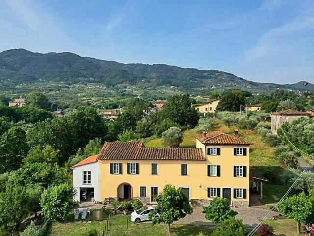 Case e ville in vendita di 550 m²