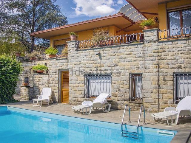Case e ville in vendita di 550 m²