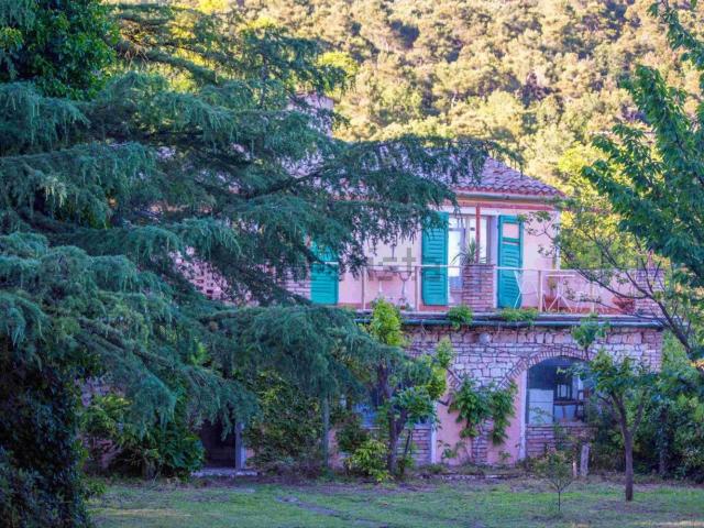 Case e ville in vendita di 550 m²