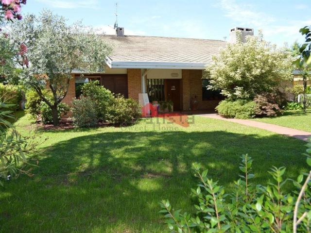 Case e ville in vendita di 550 m²
