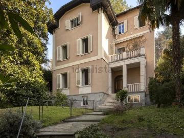 Case e ville in vendita di 550 m²