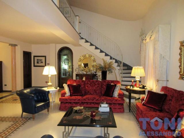 Case e ville in vendita di 550 m²