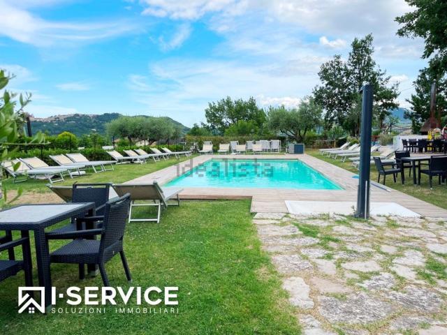 Case e ville in vendita di 550 m² in Via Colombarina, 15