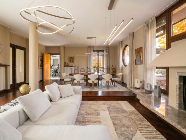 Case e ville in vendita di 550 m² in Via Carlo Cattaneo, 15