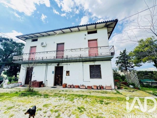 Case e ville in vendita di 550 m² in Via Chiareto