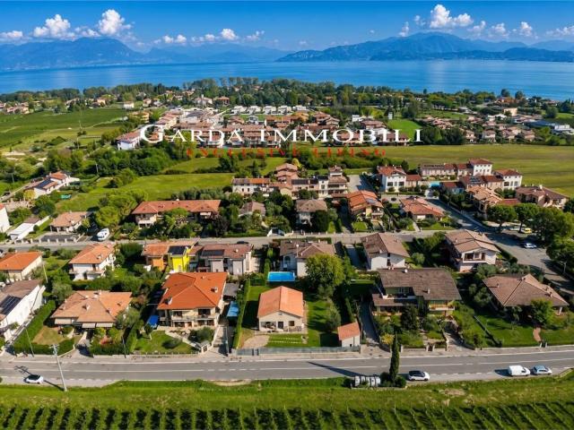 Case e ville in vendita di 550 m² in Via Chiodi