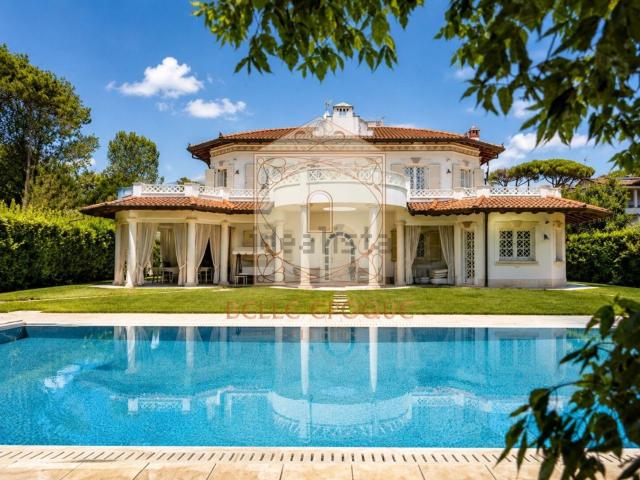 Case e ville in vendita di 550 m² in Via Ardengo Soffici