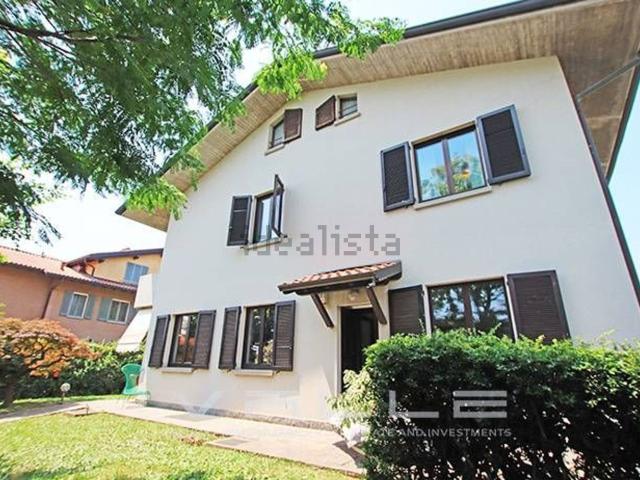 Case e ville in vendita di 550 m² in Via G. Verdi