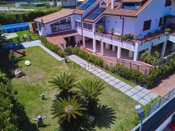 Case e ville in vendita di 550 m² in Via Gian Gaspare Napolitano
