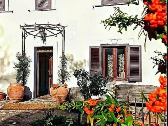 Case e ville in vendita di 550 m² in Via Giglioli