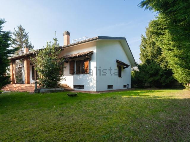Case e ville in vendita di 550 m² in Via Guglielmo Marconi, 8