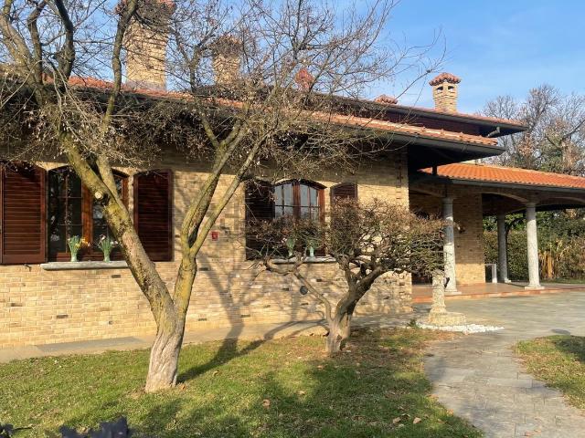 Case e ville in vendita di 550 m² in Via del Castagno, 15