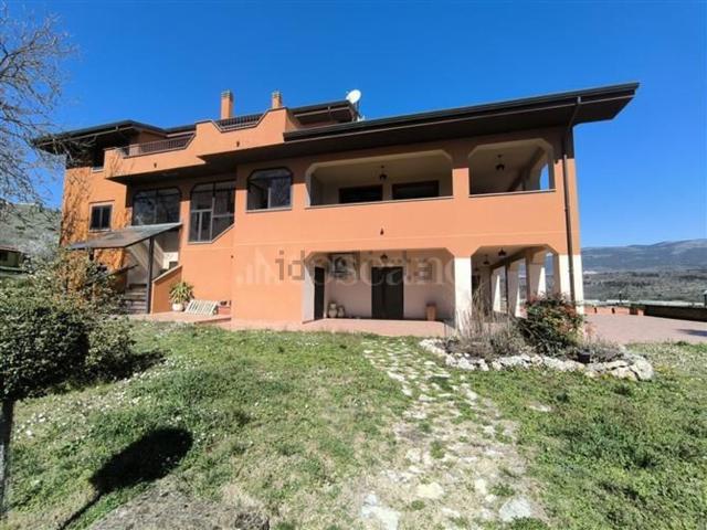 Case e ville in vendita di 550 m² in Via del Colle