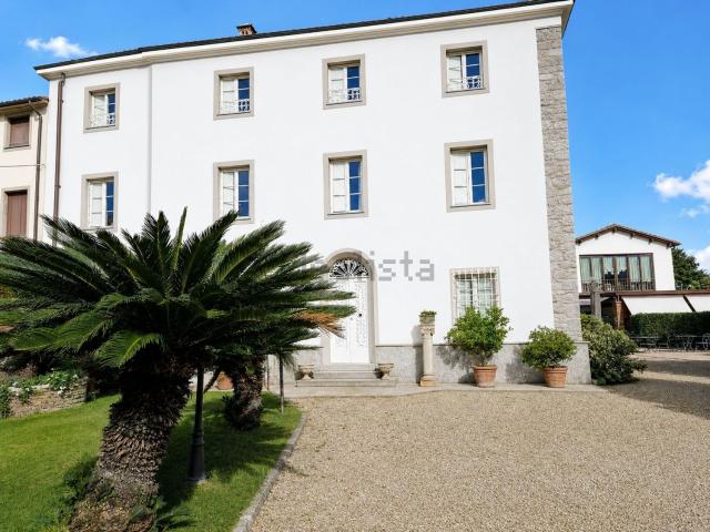Case e ville in vendita di 550 m² in Via Fregionaia