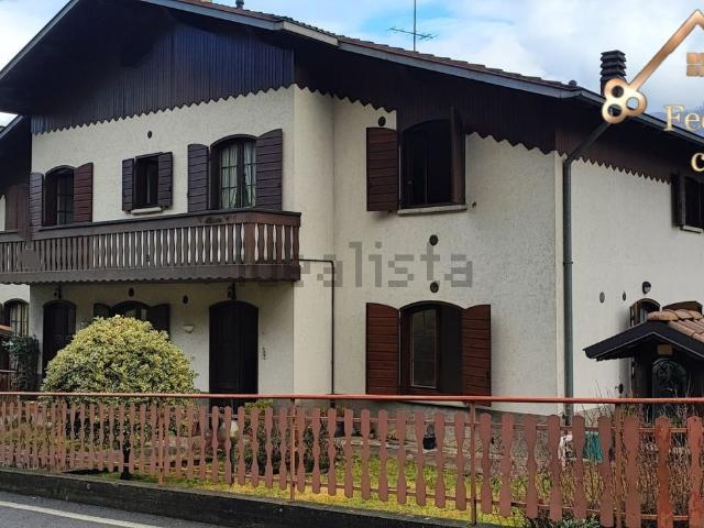 Case e ville in vendita di 550 m² in Via IV Novembre, 6