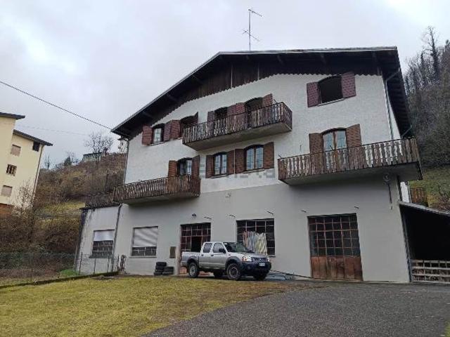 Case e ville in vendita di 550 m² in Via IV Novembre