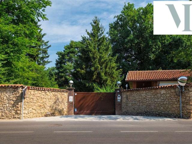 Case e ville in vendita di 550 m² in Via Lambro, 52