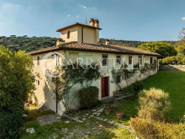 Case e ville in vendita di 550 m² in Via le Corti, 26