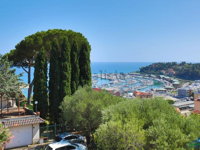 Case e ville in vendita di 550 m² in Via Livio Canale, 72