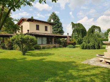 Case e ville in vendita di 550 m² in Via lusurasco, 3107