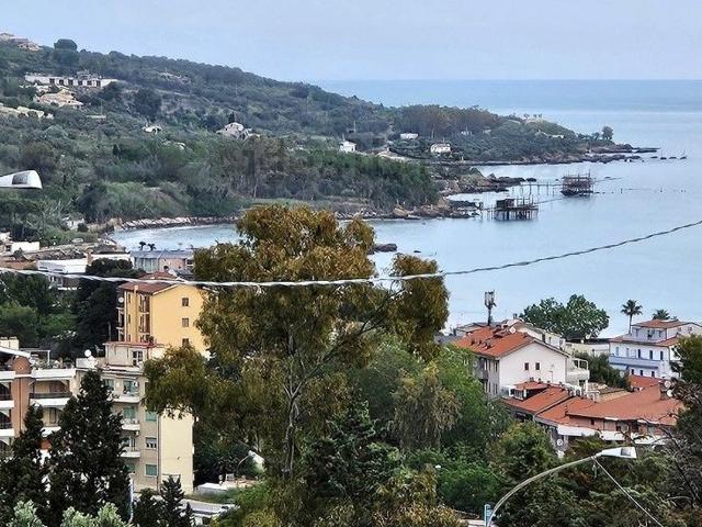 Case e ville in vendita di 550 m² in Via Montevecchio