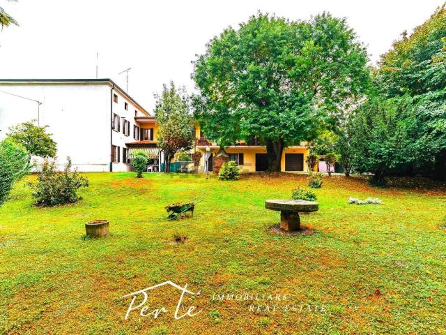 Case e ville in vendita di 550 m² in Via sacca, 1