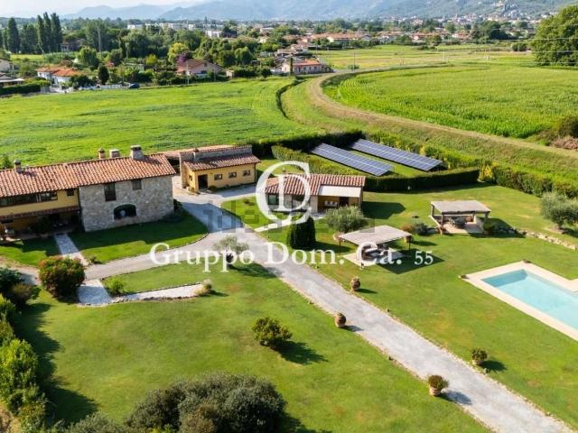 Case e ville in vendita di 550 m² in Via Padule, 55045