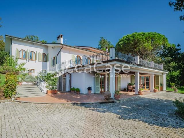 Case e ville in vendita di 550 m² in Via Piana, 627
