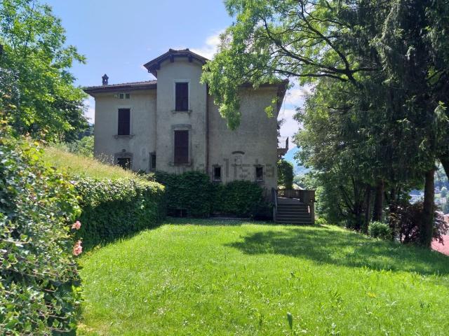 Case e ville in vendita di 550 m² in Via Piazzo, 1