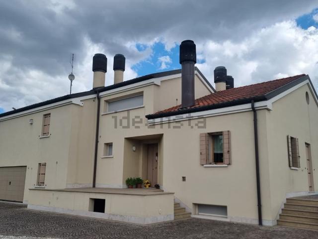Case e ville in vendita di 550 m² in Via Roma